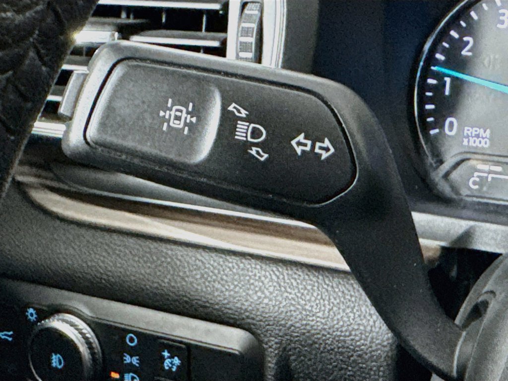 Used 2020 Ford Explorer Limited RWD image 12