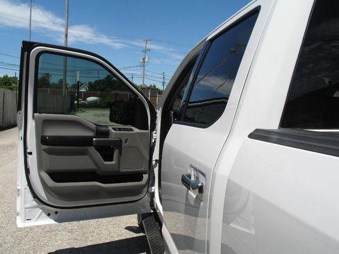 Used 2020 Ford F150 XLT w/ Equipment Group 302A Luxury AWD/4WD image 15