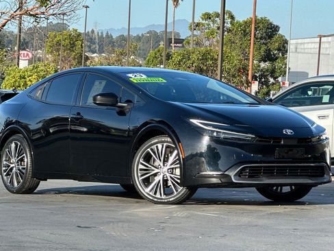 Used 2023 Toyota Prius XLE image 2