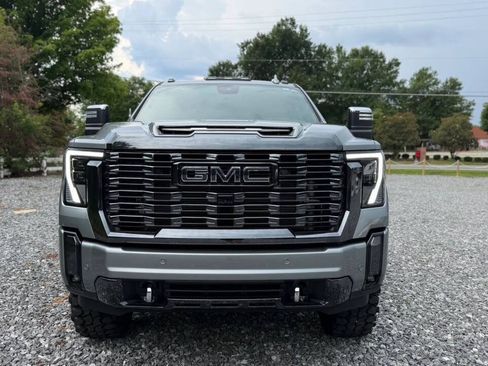 Used 2024 GMC Sierra 3500 Denali Ultimate AWD/4WD image 2