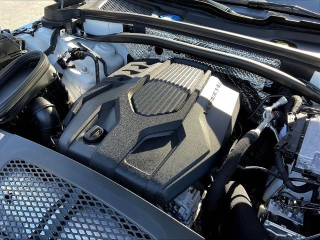 Used 2023 Porsche Macan AWD/4WD image 32