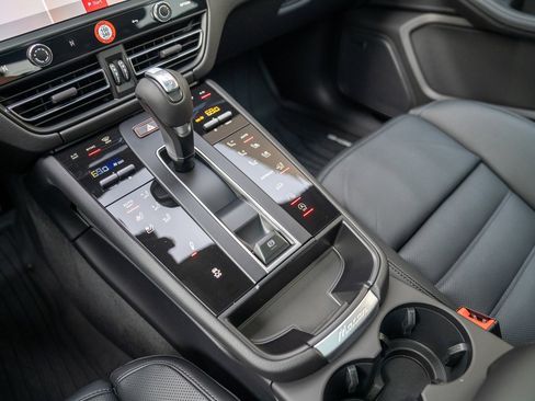 Certified 2026 Porsche Macan Turbo AWD/4WD image 21