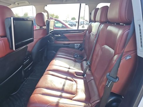 Used 2016 Lexus LX 570 4WD w/ Luxury Package image 6