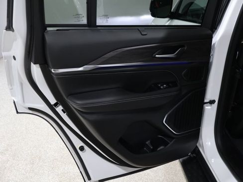 Used 2023 Jeep Grand Cherokee Overland w/ Luxury Tech Group IV image 20