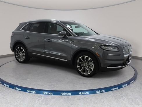 Used 2022 Lincoln Nautilus Reserve AWD/4WD image 3