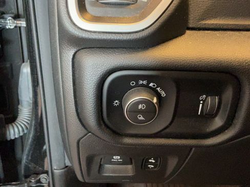 Used 2021 RAM 1500 Big Horn AWD/4WD image 33