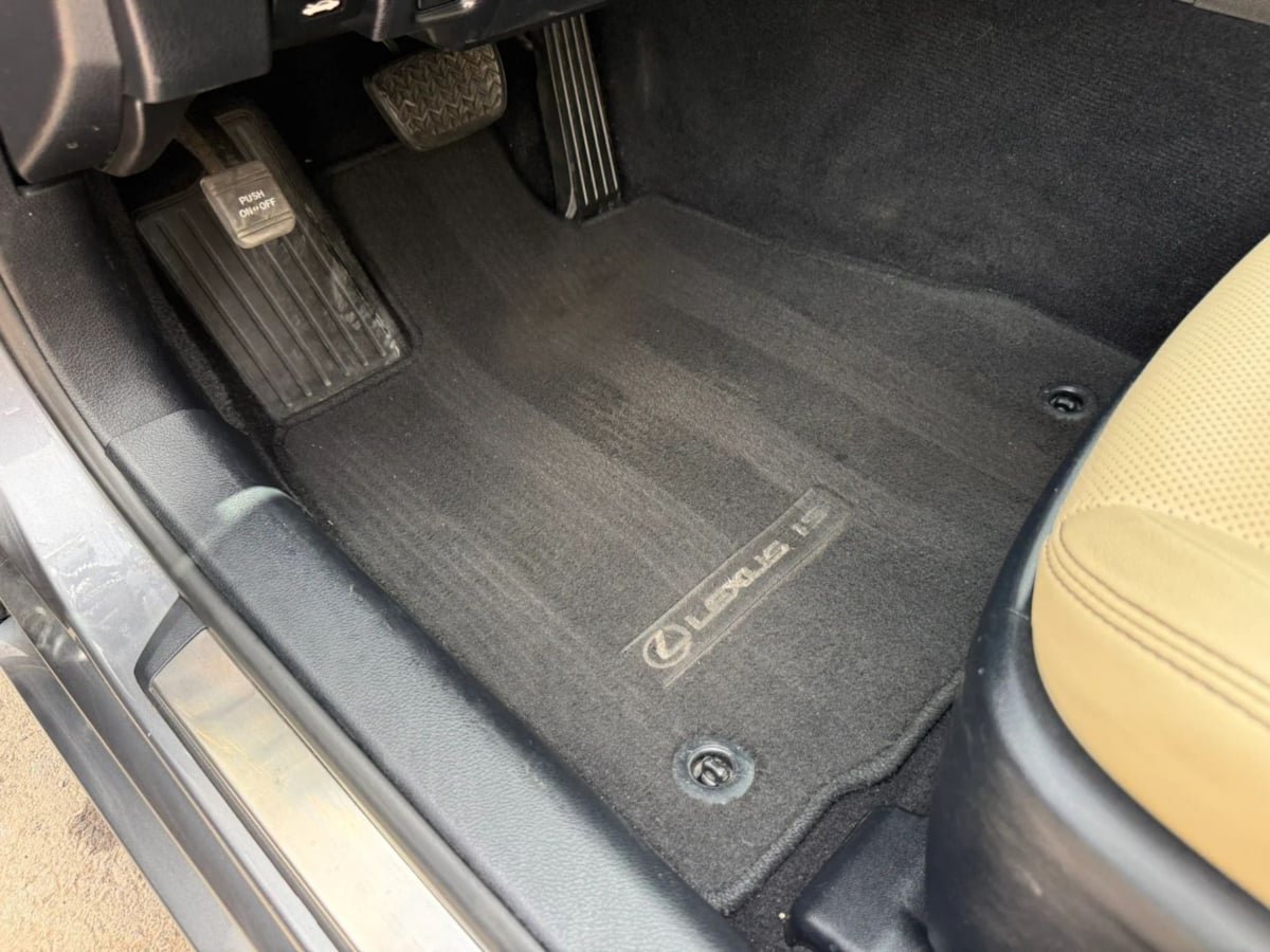 Used 2016 Lexus IS 200t RWD image 19