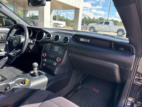 Used 2018 Ford Mustang Coupe image 30