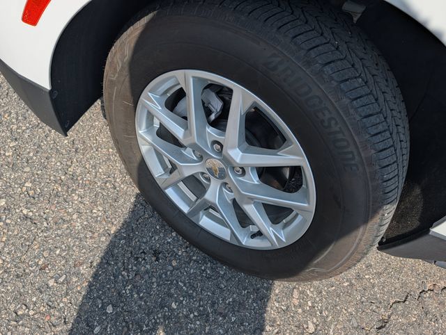 Used 2024 Chevrolet Equinox LT AWD/4WD image 3