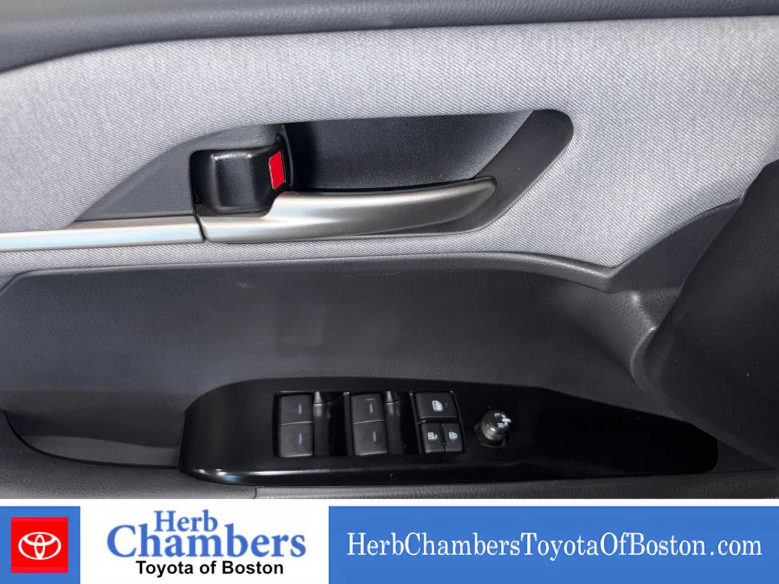 Used 2025 Toyota Camry LE AWD/4WD image 30