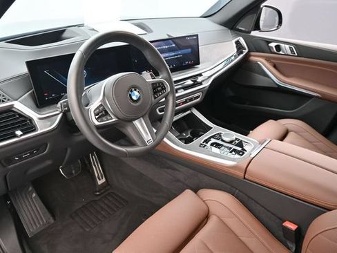 Used 2025 BMW X5 xDrive40i w/ M Sport Package AWD/4WD image 11