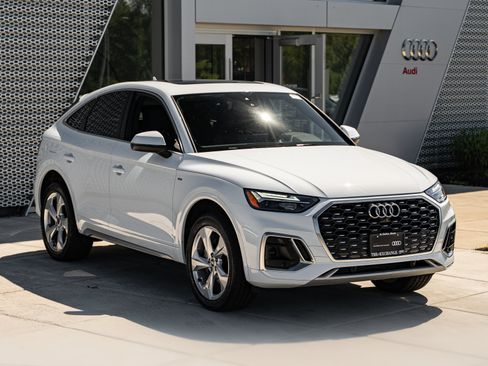 Certified 2023 Audi Q5 2.0T Premium w/ Convenience Package AWD/4WD image 2