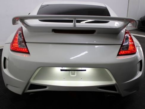 Used 2016 Nissan 370Z w/ Sport Package image 8