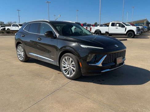 New 2025 Buick Envision Avenir image 2