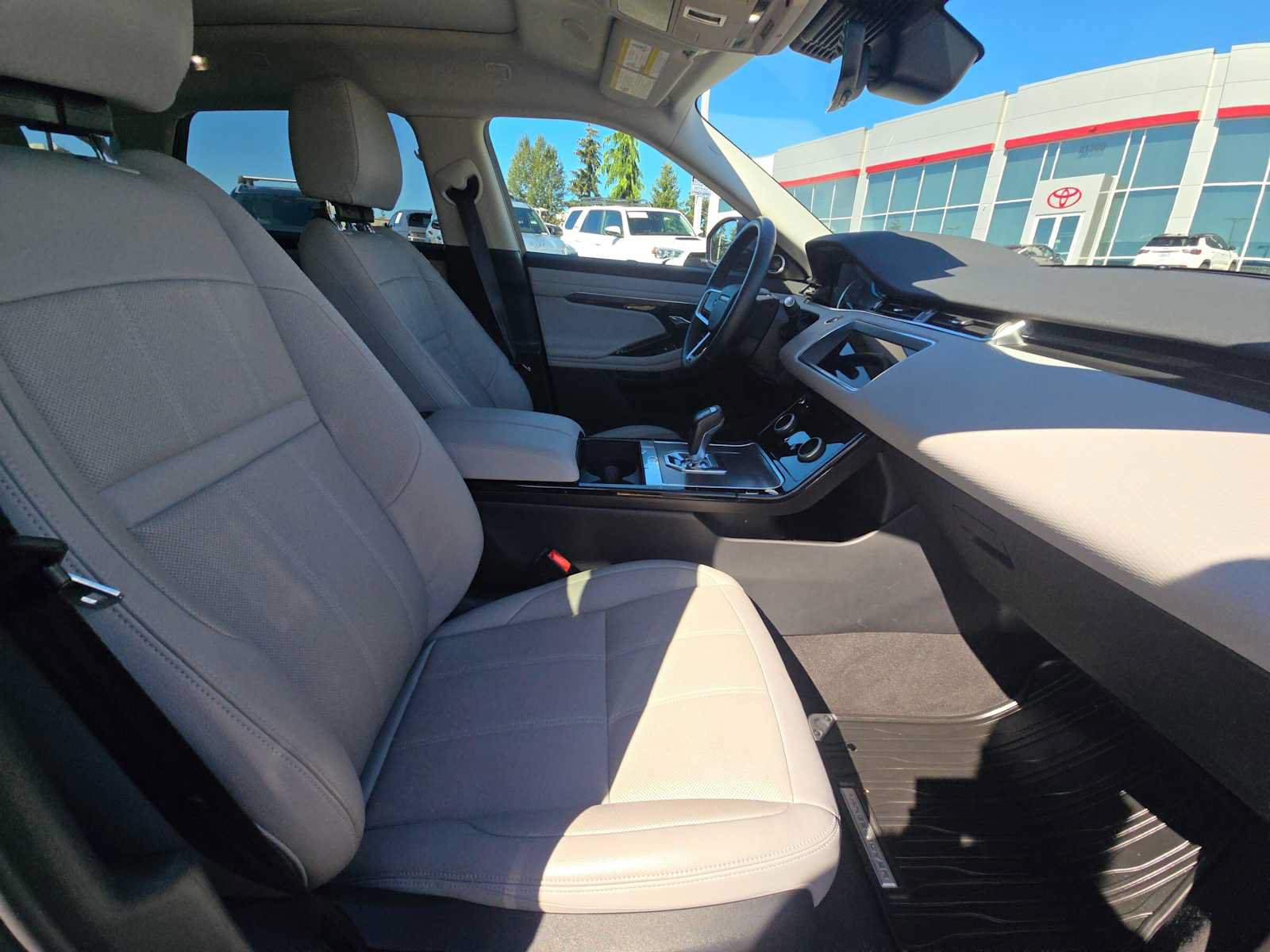 Used 2023 Land Rover Range Rover Evoque S AWD/4WD image 11