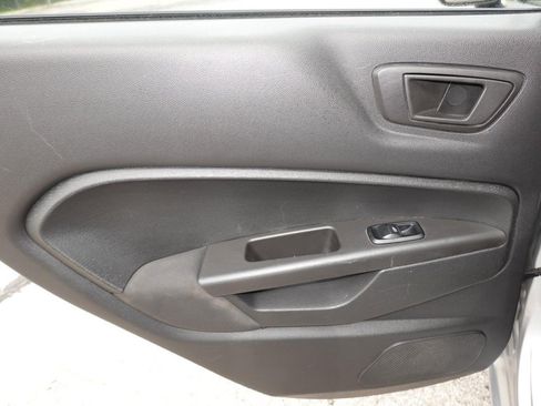 Used 2011 Ford Fiesta SE FWD image 18