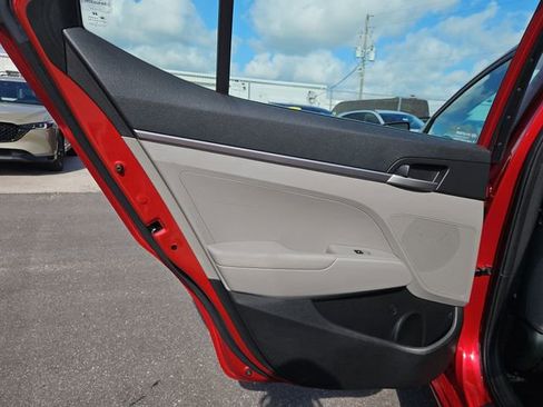 Used 2017 Hyundai Elantra SE FWD image 12