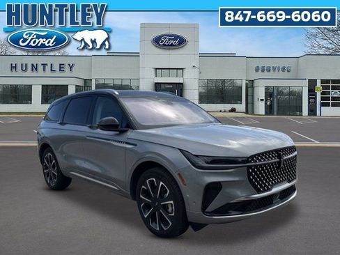 Used 2024 Lincoln Nautilus Reserve AWD/4WD image 4