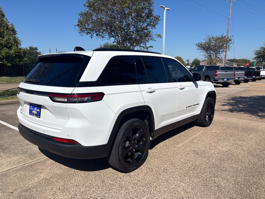 Used 2023 Jeep Grand Cherokee Altitude AWD/4WD image 5