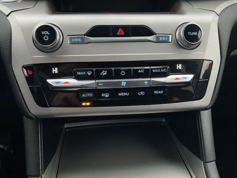 Certified 2021 Ford Explorer XLT image 18