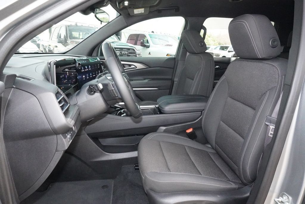 Used 2024 Chevrolet Traverse LT FWD image 23