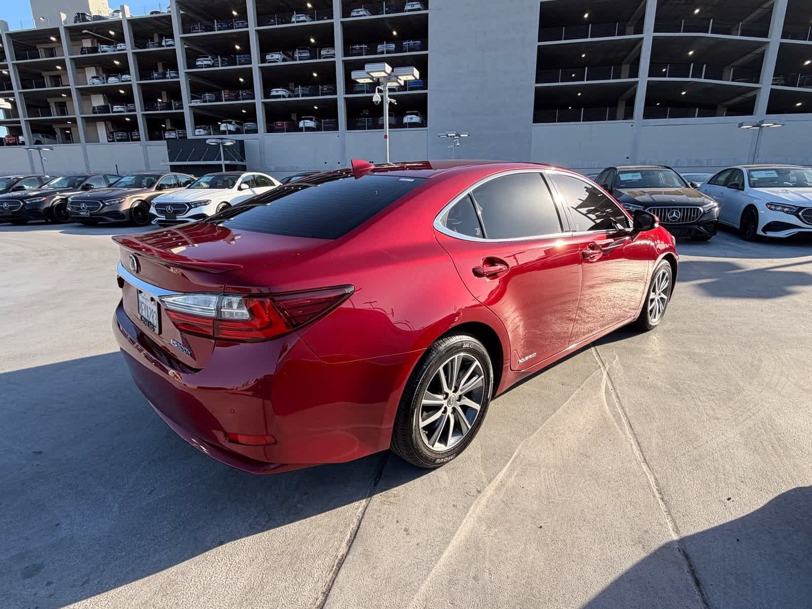 Used 2018 Lexus ES 300h w/ Navigation Package FWD image 4
