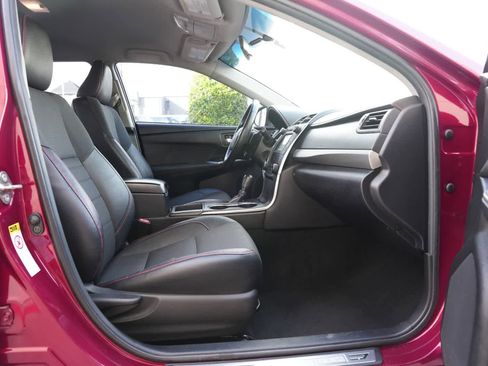 Used 2016 Toyota Camry SE image 19