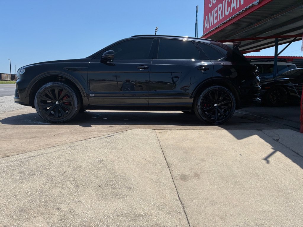 Used 2021 Bentley Bentayga AWD/4WD image 16