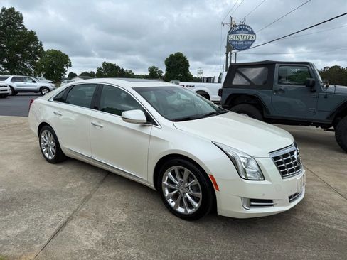Used 2013 Cadillac XTS Luxury w/ Driver Awareness Package FWD image 5