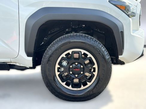 Used 2025 Toyota Tacoma TRD Off-Road AWD/4WD image 12