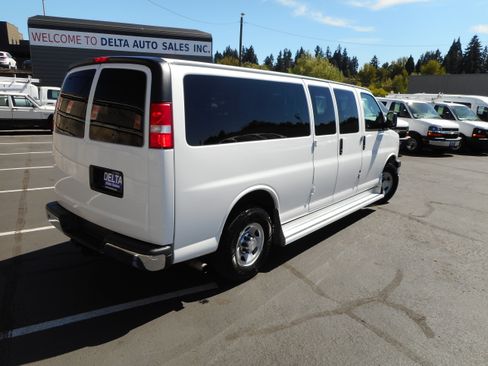 Used 2017 Chevrolet Express 3500 LT w/ LT Preferred Equipment Group RWD image 11