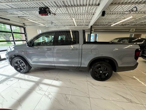 Used 2025 Honda Ridgeline Black Edition image 8