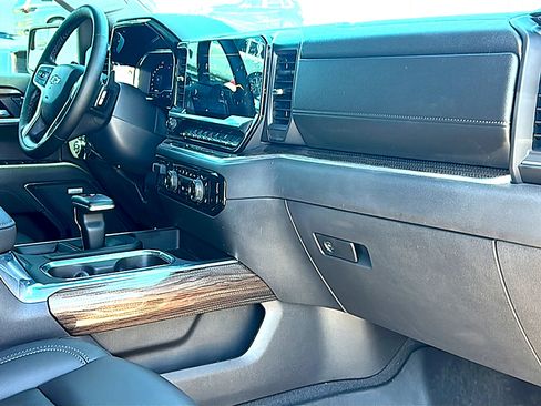 Used 2025 Chevrolet Silverado 1500 LT Trail Boss w/ Convenience Package II AWD/4WD image 24