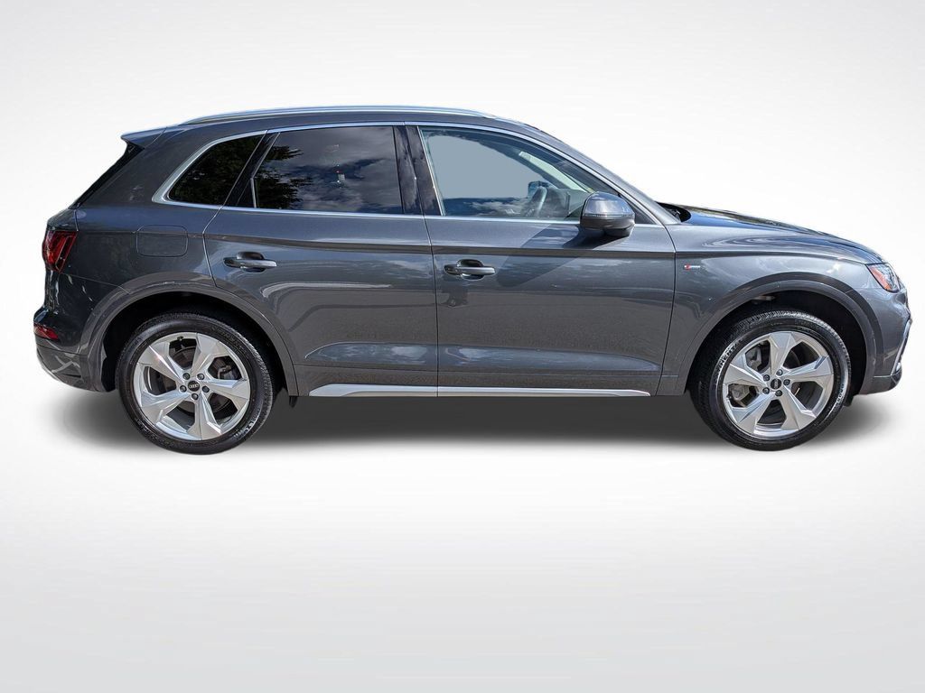 Used 2023 Audi Q5 2.0T Premium Plus w/ Premium Plus Package AWD/4WD image 2