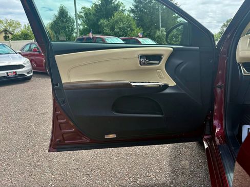 Used 2017 Toyota Avalon XLE Premium image 11