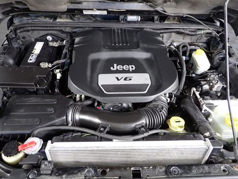 Used 2014 Jeep Wrangler Rubicon w/ Power Convenience Group AWD/4WD image 11