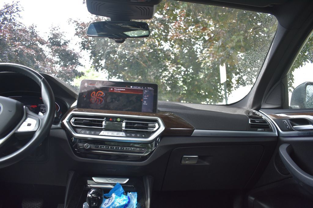 Used 2024 BMW X4 xDrive30i w/ Parking Assistance Package AWD/4WD image 25