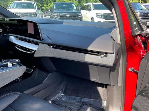 Used 2025 Cadillac Optiq Sport 2 w/ LPO, Floor Liner Package AWD/4WD image 15