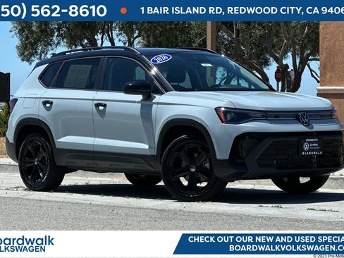 Certified 2026 Volkswagen Taos SE AWD/4WD image 1