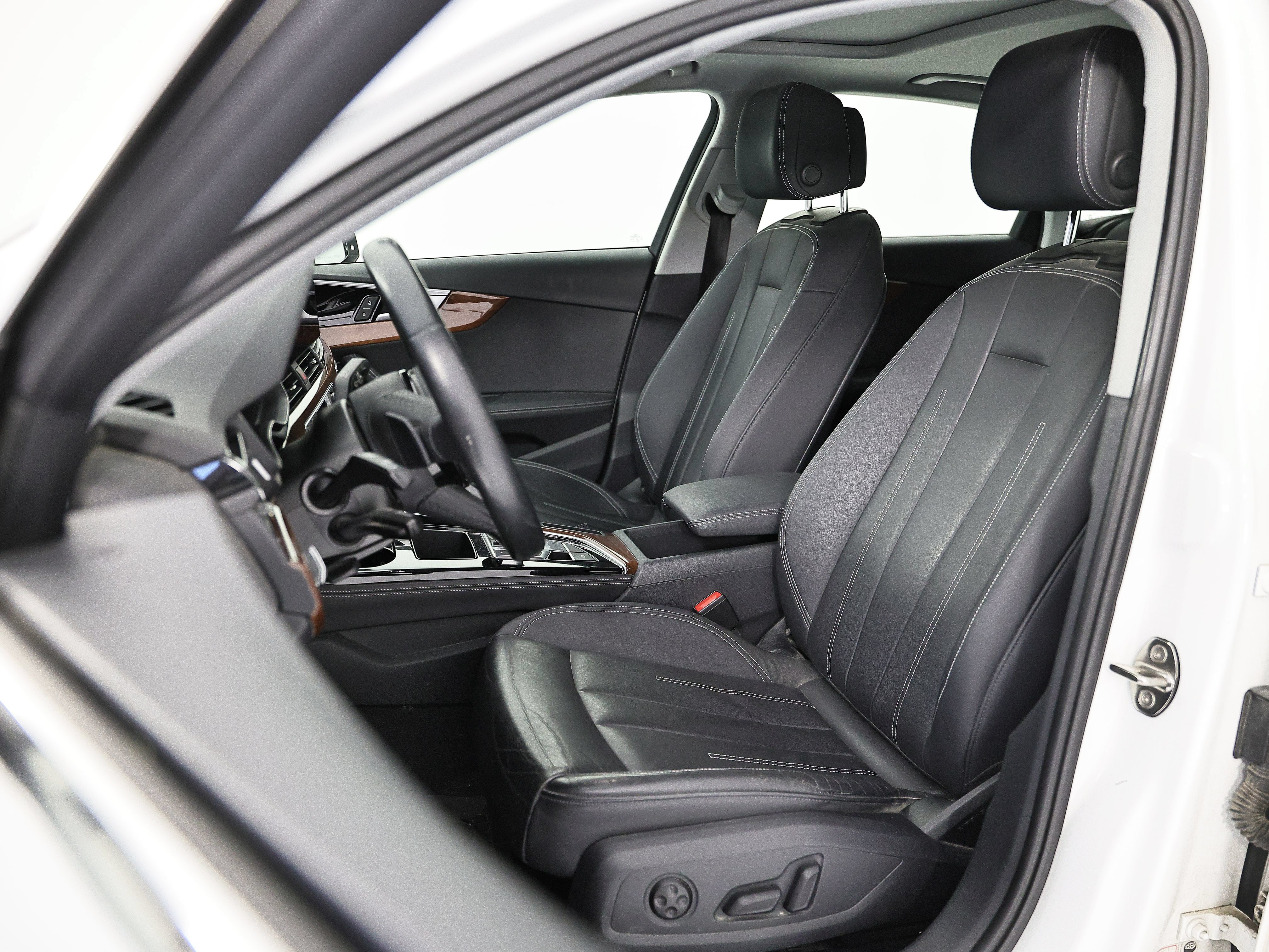 Used 2022 Audi A4 2.0T Premium Plus AWD/4WD image 5