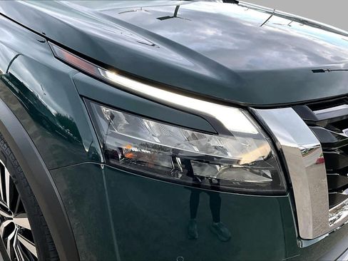 Certified 2025 Nissan Pathfinder Platinum w/ Cargo Package FWD image 28