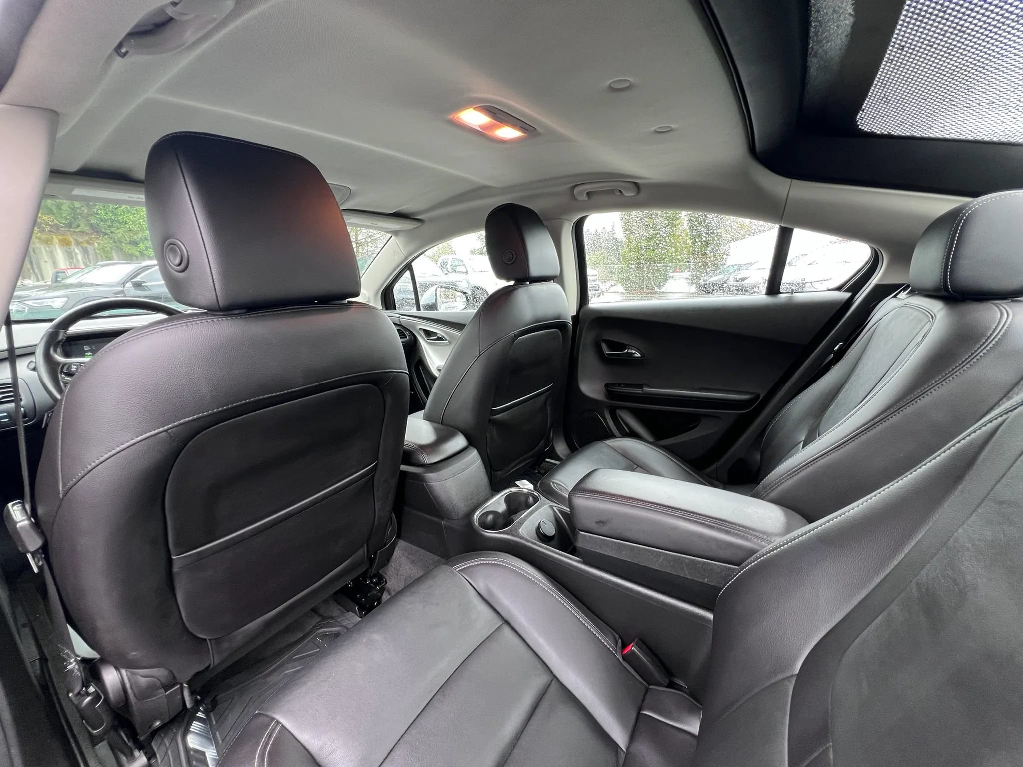 Used 2015 Chevrolet Volt Premium w/ Premium Trim Package FWD image 28