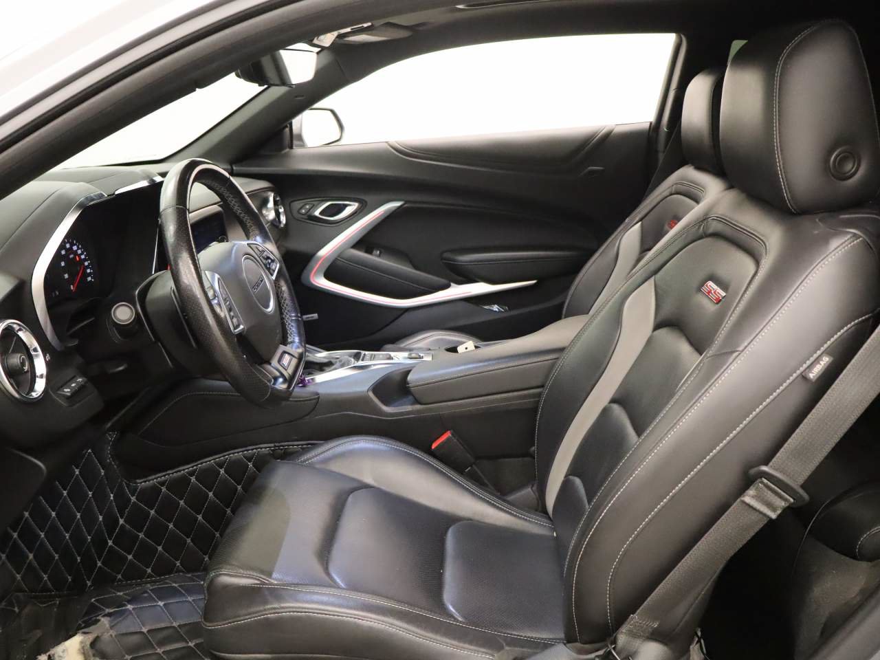Used 2022 Chevrolet Camaro SS RWD image 4