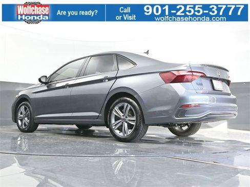 Used 2024 Volkswagen Jetta SE w/ Panoramic Sunroof Package image 23