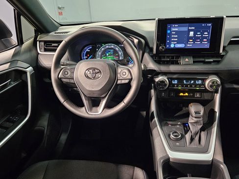 Certified 2025 Toyota RAV4 SE w/ Convenience Package image 9