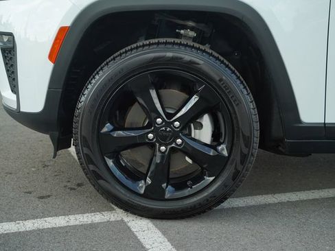 New 2026 Jeep Grand Cherokee L Limited w/ Limited Altitude Package AWD/4WD image 9
