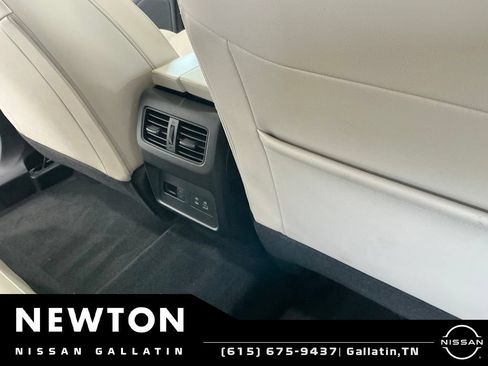 Used 2023 Nissan Rogue SL w/ SL Premium Package FWD image 18