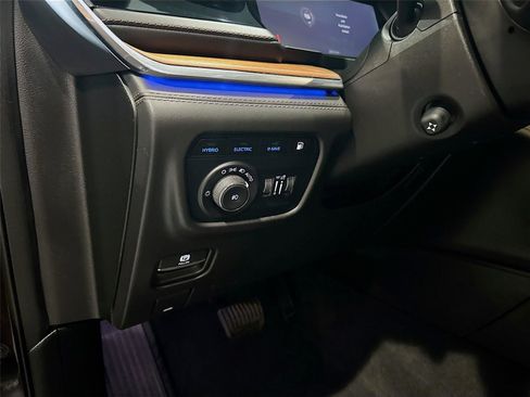 Used 2022 Jeep Grand Cherokee Summit image 7