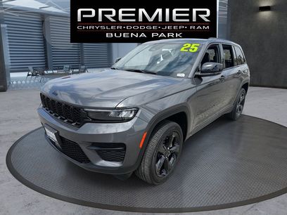 Used 2025 Jeep Grand Cherokee Altitude
