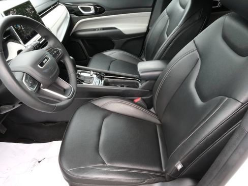 Certified 2025 Jeep Compass Limited AWD/4WD image 5